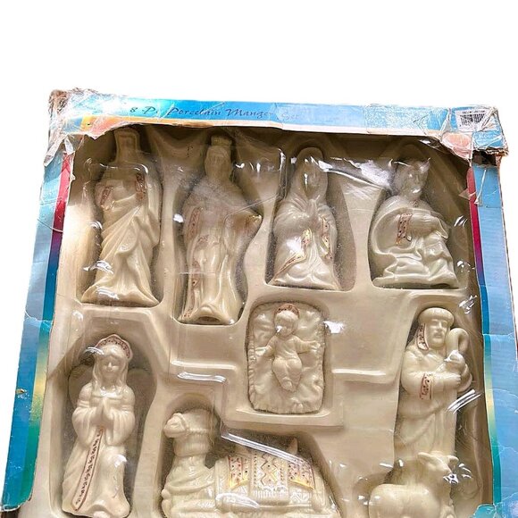 Vintage Porcelain Nativity 8 Piece Set - Picture 15 of 17